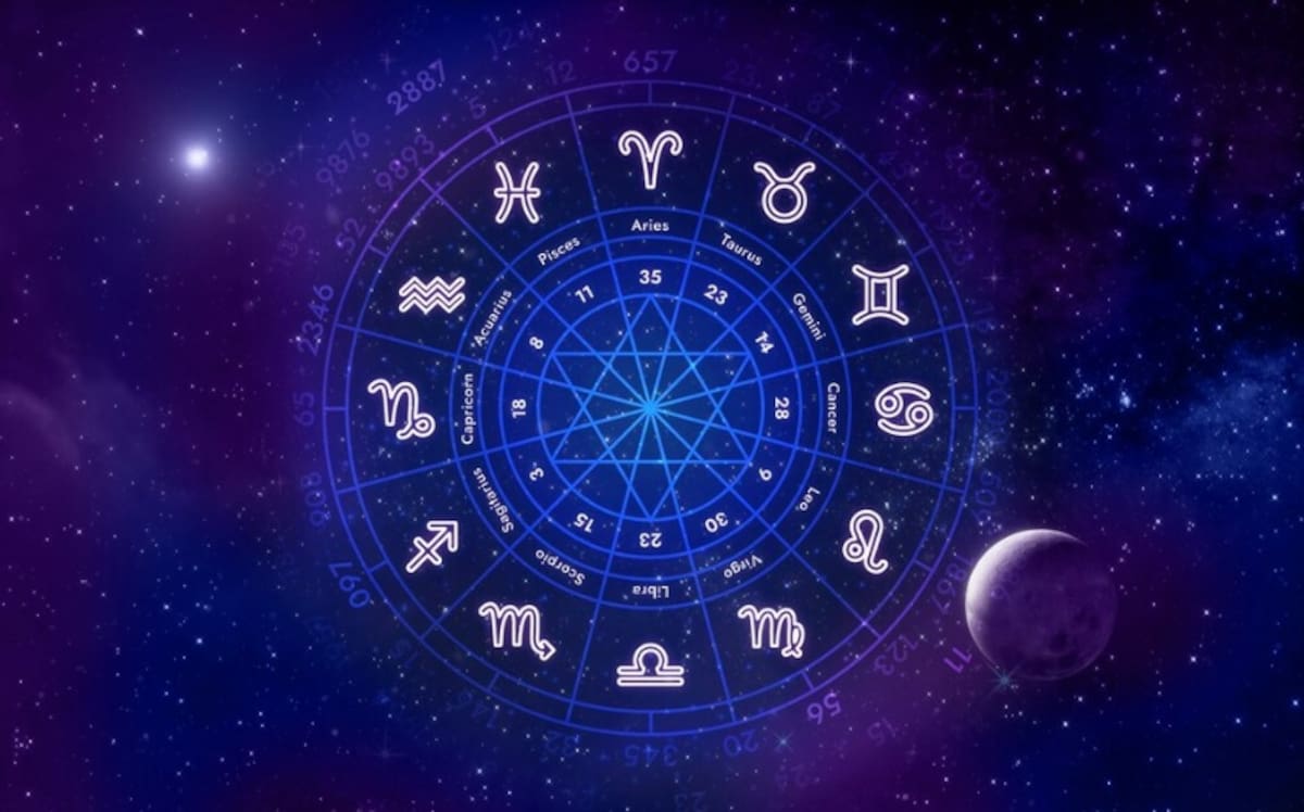 Este sistema utiliza los signos del zodíaco, que son doce divisiones imaginarias del cielo, cada una asociada con un período específico del año, para hacer predicciones sobre la vida de las personas y proporcionar descripciones de su personalidad. Los signos del zodíaco se derivan de la posición del sol en relación con las constelaciones en el momento del nacimiento de una persona.