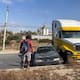 Choque entre tractocamión y automóvil provoca tráfico intenso en el bulevar 2000