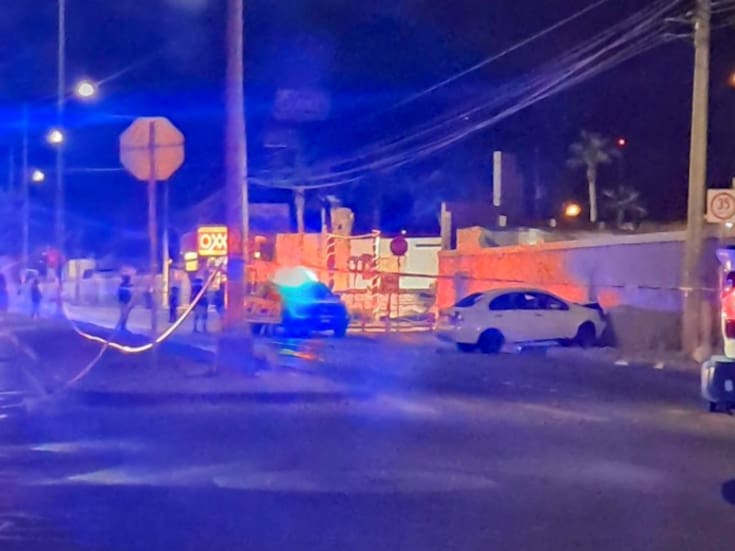 Ataque armado deja a dos hombres sin vida dentro de un carro en Barcelona Residencial