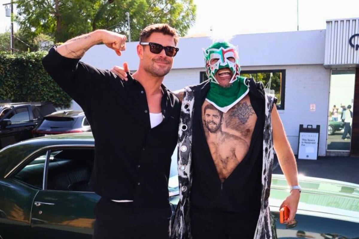 El Escorpión Dorado sorprende al conducir junto a Chris Hemsworth en video grabado en Los Ángeles