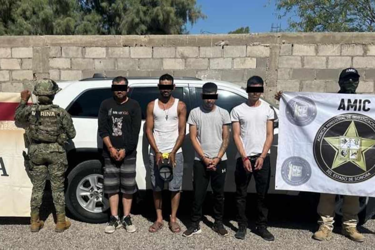 Capturan a cuatro hombres en vehículo robado y cartuchos calibre 50