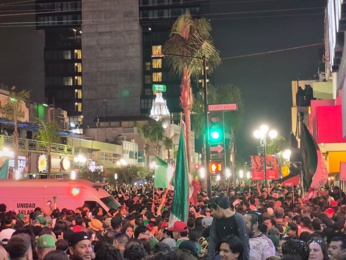 Ante los festejos por el avance de la Selección Mexicana en el Mundial, autoridades exhortaron a moderar el consumo de alcohol, evitar conductas de riesgo y privilegiar la convivencia segura para prevenir accidentes. Foto: Michelle Castillo