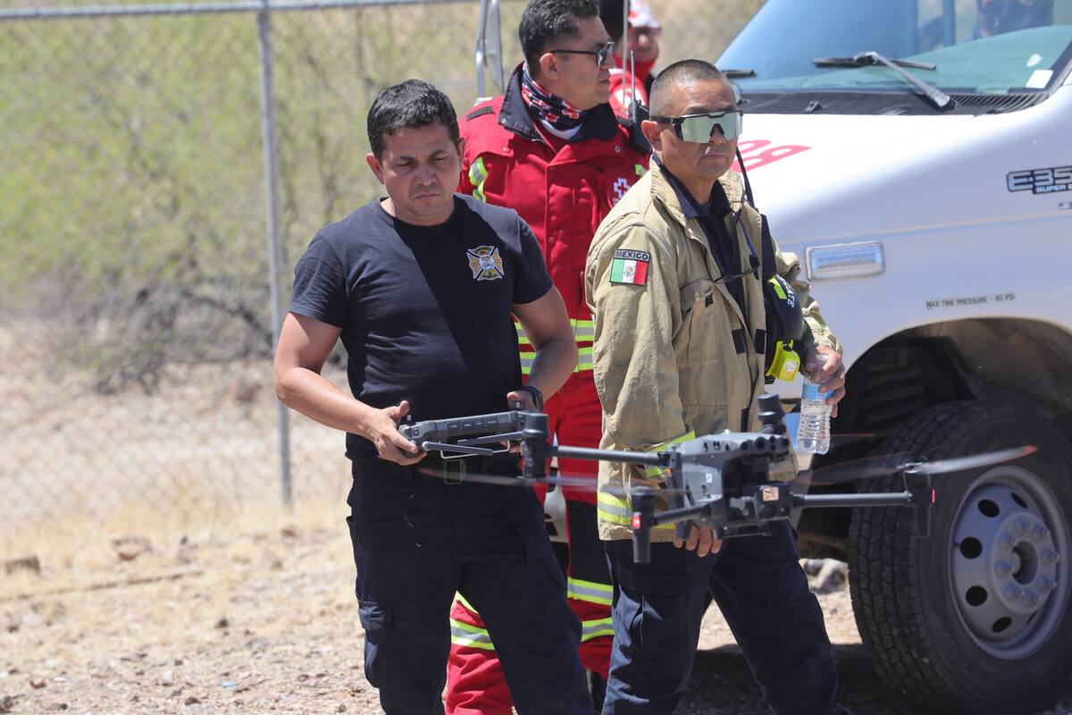 Personal del Departamento de Bomberos utilizó los drones para optimizar la búsqueda. FOTO: JULIÁN ORTEGA