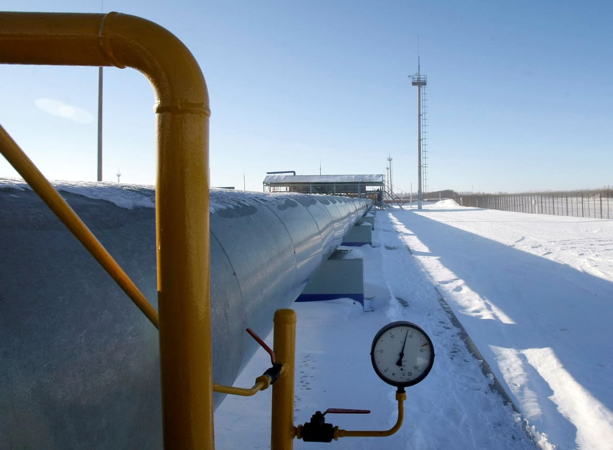 Una tubería de gas con un manómetro en la estación de bombeo Sudzha del monopolio ruso de exportación de gas Gazprom, el 13 de enero de 2009. REUTERS/Denis Sinyakov