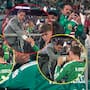 Chicharito Hernández consuela a Hormiga González tras eliminación de México e imagen da vuelta en todas las redes