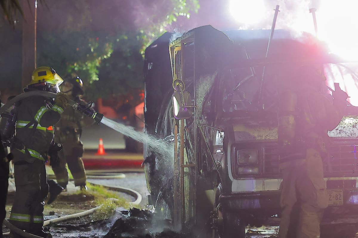 Se investiga a un segundo joven por incendio de vehículos en El Mariachi de Hermosillo: FGJE Sonora