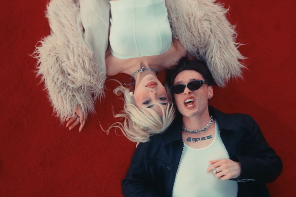 Kenia Os y Peso Pluma ya se gustaban cuando grabaron “Tommy & Pamela”, cuando el cantante tenía novia por lo que no comenzaron a salir de inmediato