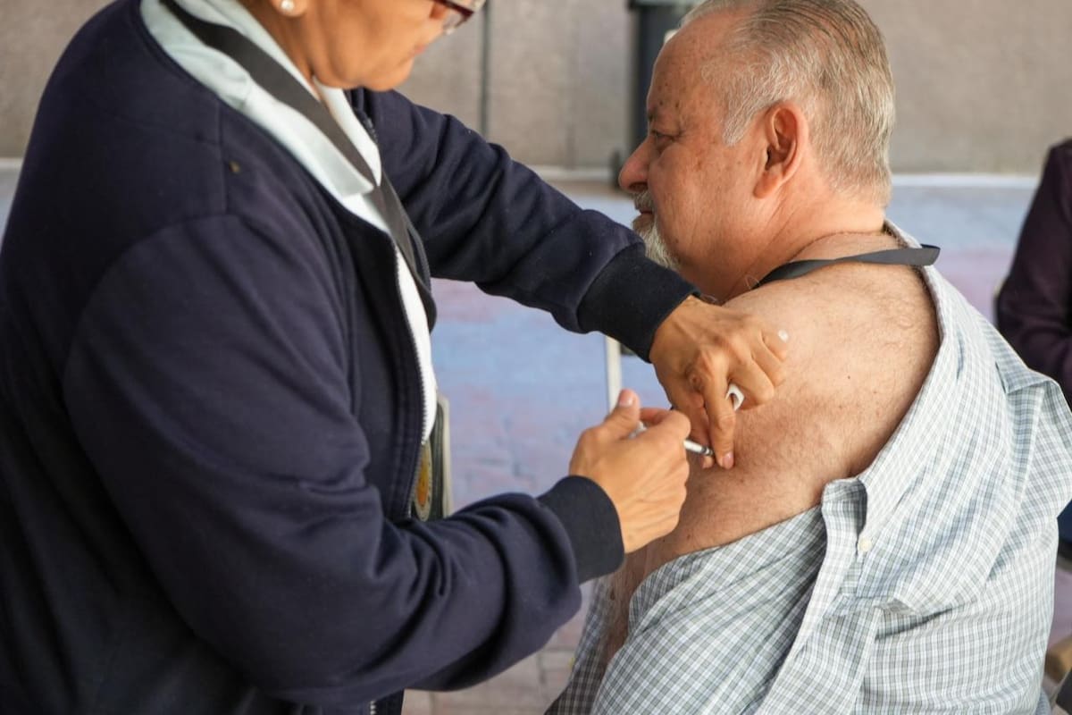 ¿Aún no te vacunas? Campaña invernal contra influenza, Covid y neumococo continúa en Sonora