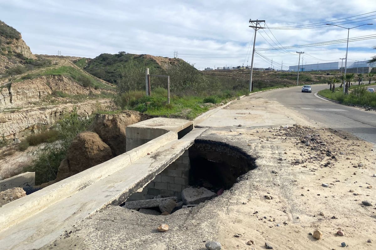 Preocupa socavón en bulevar Salvatierra