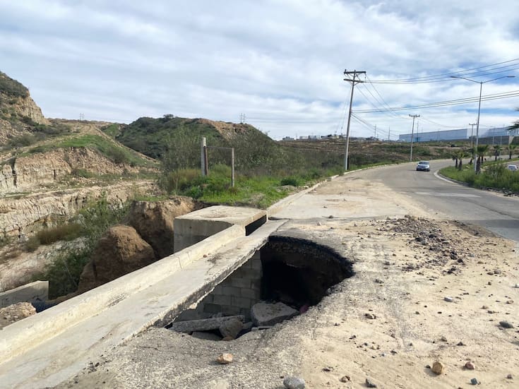 Preocupa socavón en bulevar Salvatierra