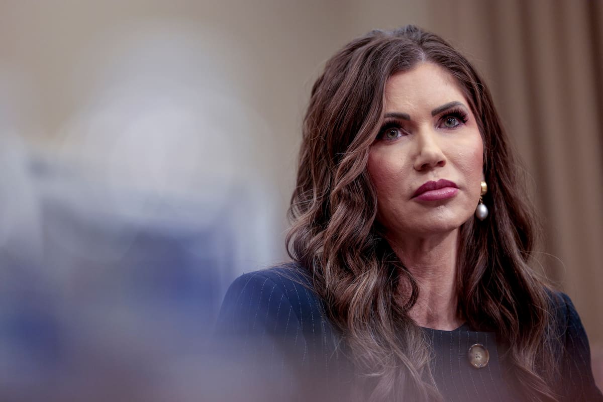 Kristi Noem fue trasladada al hospital de emergencia por una reacción alérgica: Esto sabemos hasta ahora