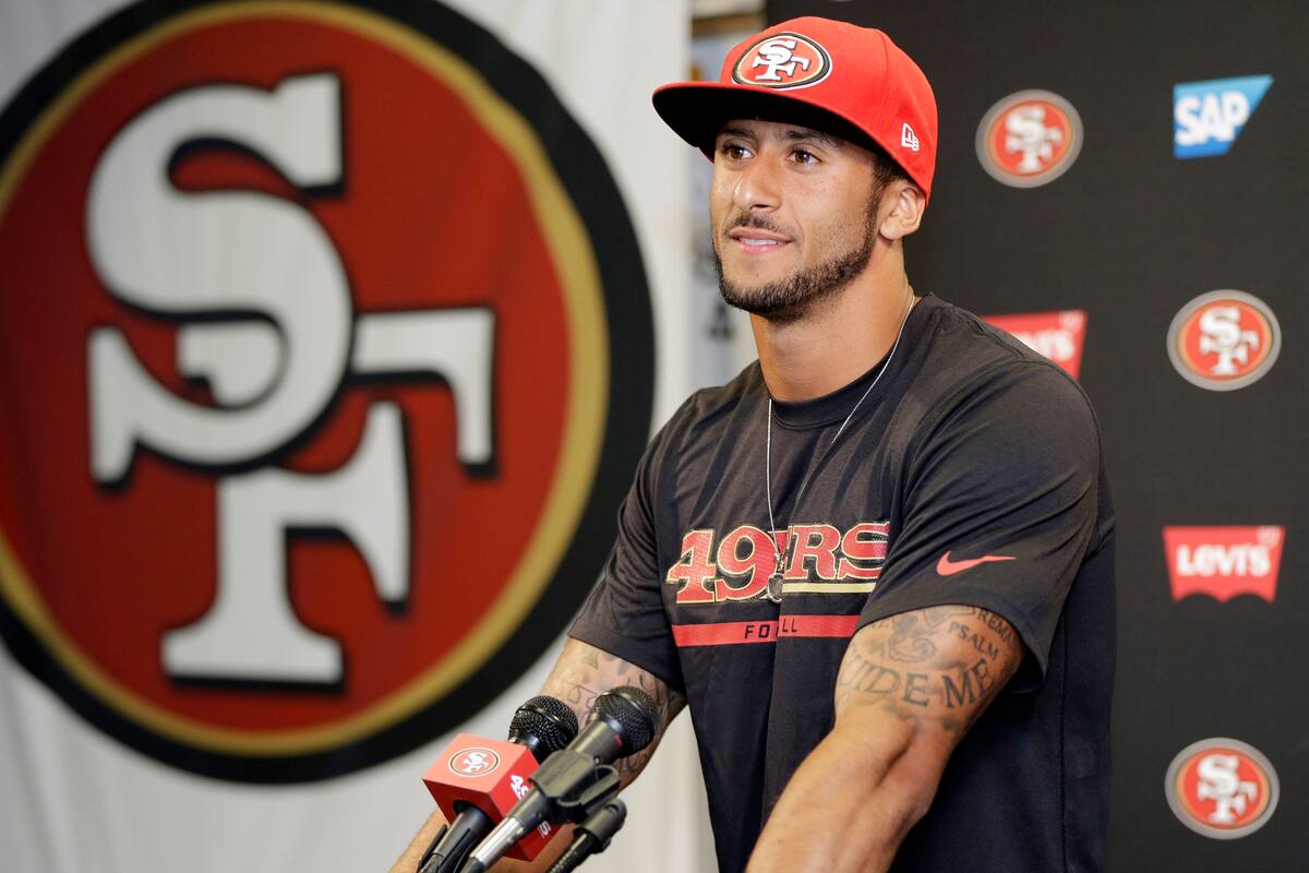 Kaepernick no volvió “porque era malo para el negocio”: ex directivo NFL