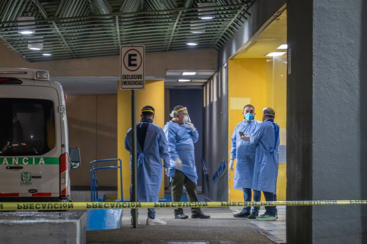 La SSPCM, Bomberos, Policía Municipal y personal del IMSS atendieron una emergencia por un paciente con indicios de contaminación en la clínica No. 1. Foto: Border Zoom