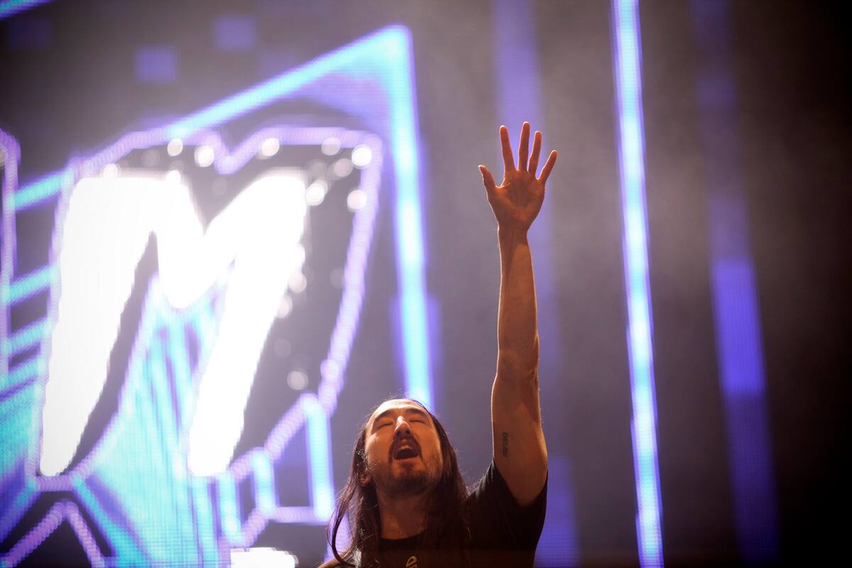 ARCHIVO - En esta fotografía de archivo del 12 de julio de 2013 Steve Aoki durante su concierto en el Festival Musical Optimus Alive en Lisboa. Aoki lanzó su sencillo "Aire" con Farruko, mientras que con su sello Dim Mak en Fuego planea apoyar a artistas latinos emergentes. (Foto AP/Francisco Seco)