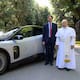 “¿Cuánto corre?”: el papa León XIV se sube al primer Ferrari eléctrico y sorprende con su reacción