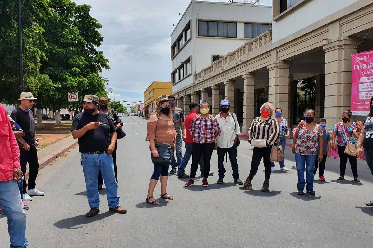 Bloquean bulevar Hidalgo oponentes de la obra de drenaje en Kino