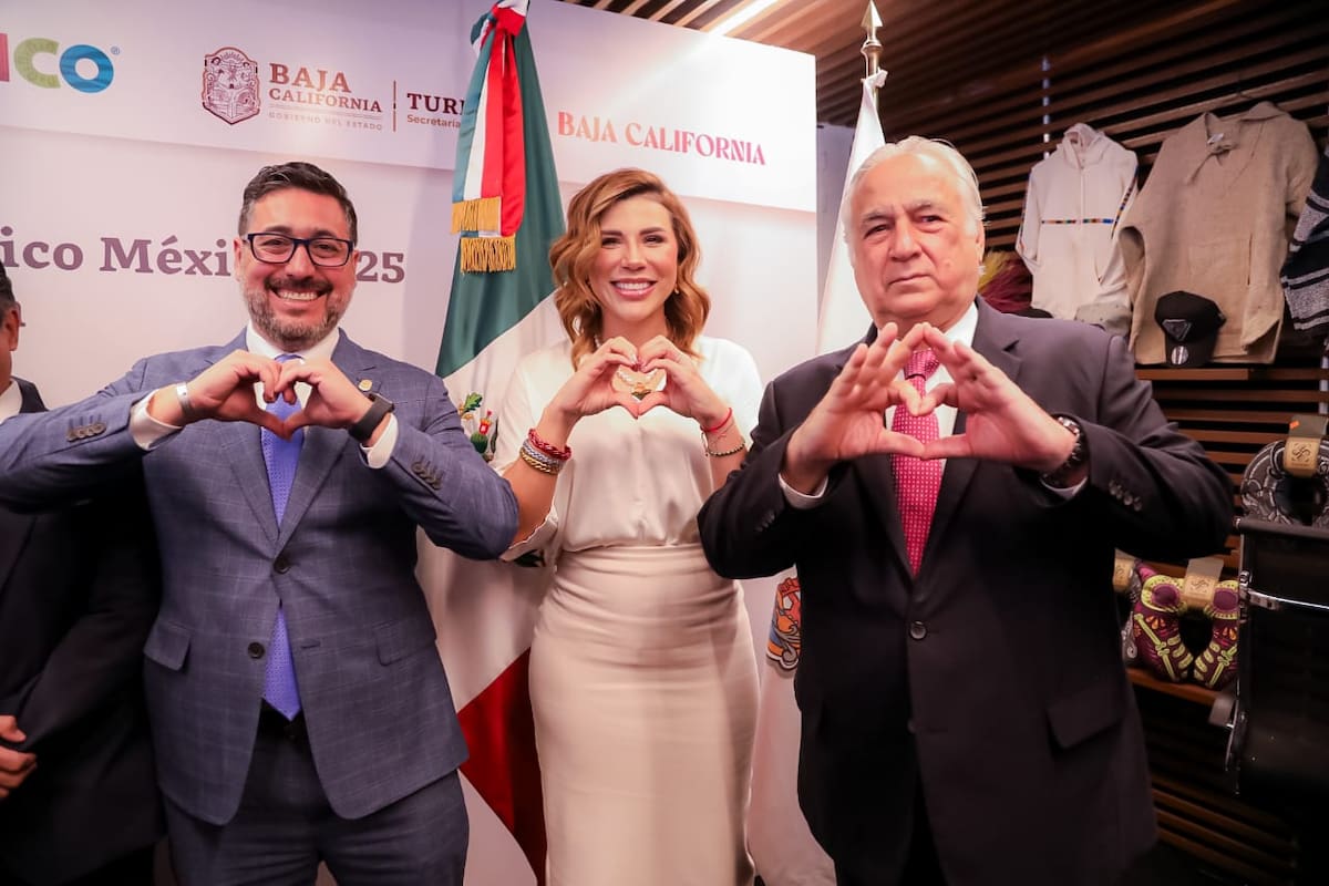 El secretario de Turismo del Estado, Miguel Aguiñiga Rodríguez, la gobernadora del Estado, Marina del Pilar Ávila Olmeda y el secretario de turismo a nivel federal, Miguel Torruco Marqués.