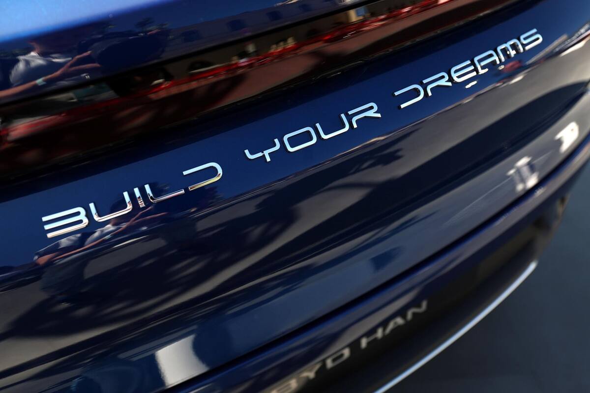 BYD supera a Tesla por primera vez en venta de autos eléctricos