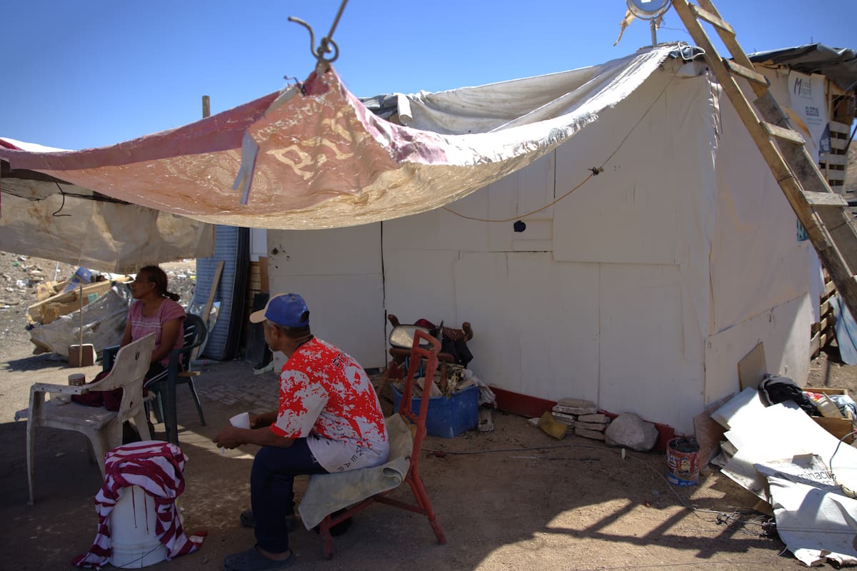 Adultos mayores se enfrentan a altas temperaturas en la invasión Guayacán