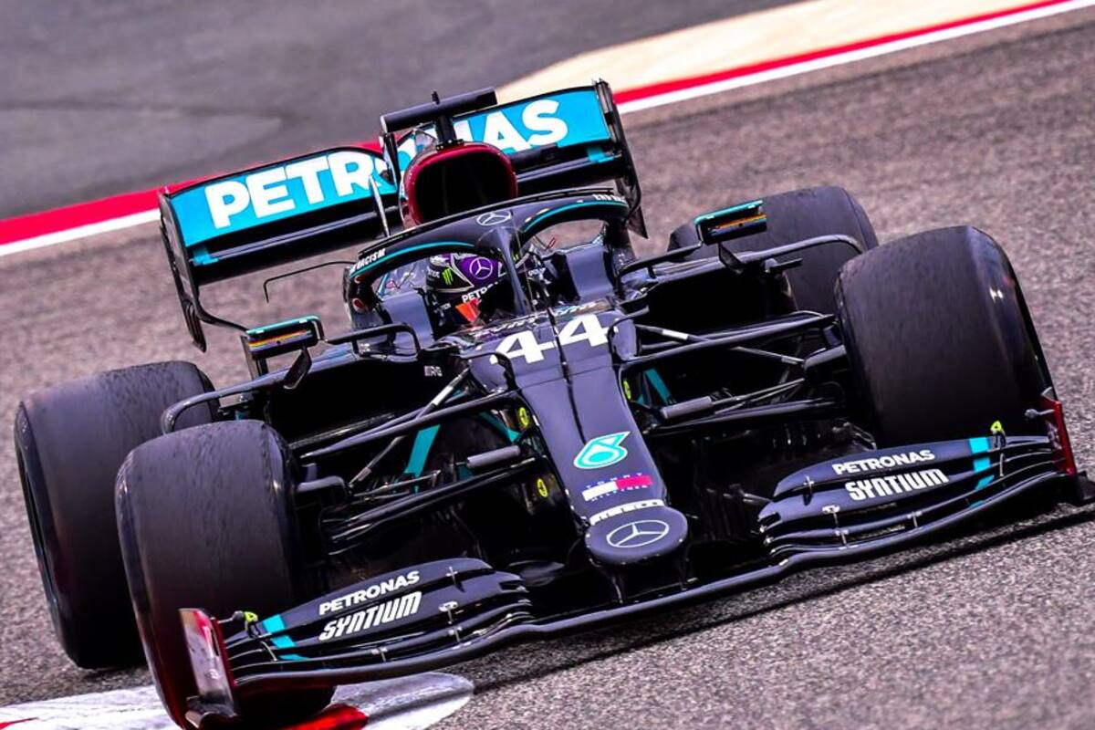 Hamilton también dominó el segundo libre; Pérez fue cuarto y Sainz, el 13