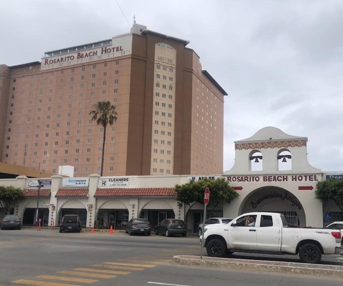 El vicepresidente de la Asociación de Hoteles y Moteles de Rosarito, Hugo Torres Ramírez, informó que la ocupación hotelera ronda el 35%, luego de que algunos grupos de visitantes cancelaran sus reservaciones en los últimos días. Foto: Carmen Gutierrez