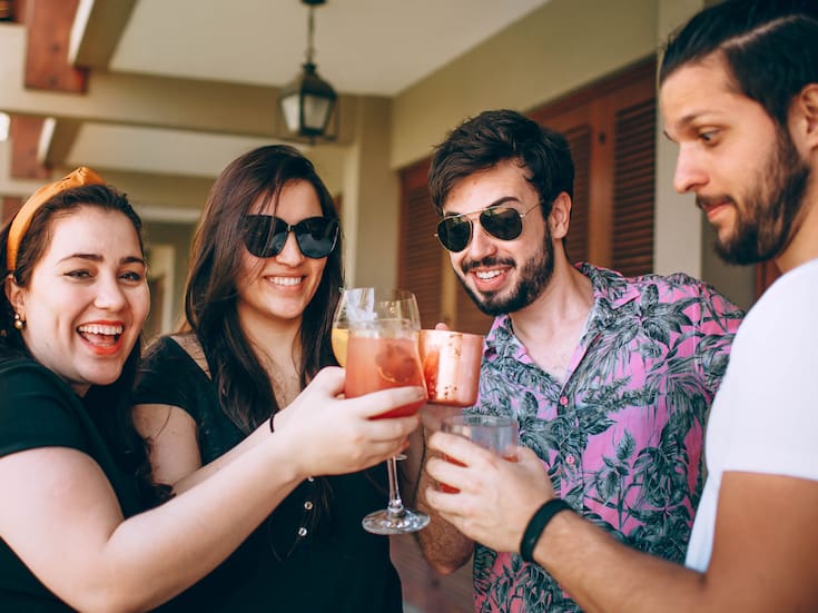 ¿Quieres vivir más años? Fortalece tus amistades, según expertos