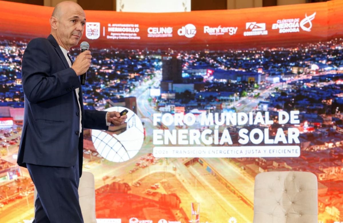 Gilberto Sánchez Nogueira durante su conferencia en el Foro Mundial de Energía Solar. | Crédito: Julián Ortega