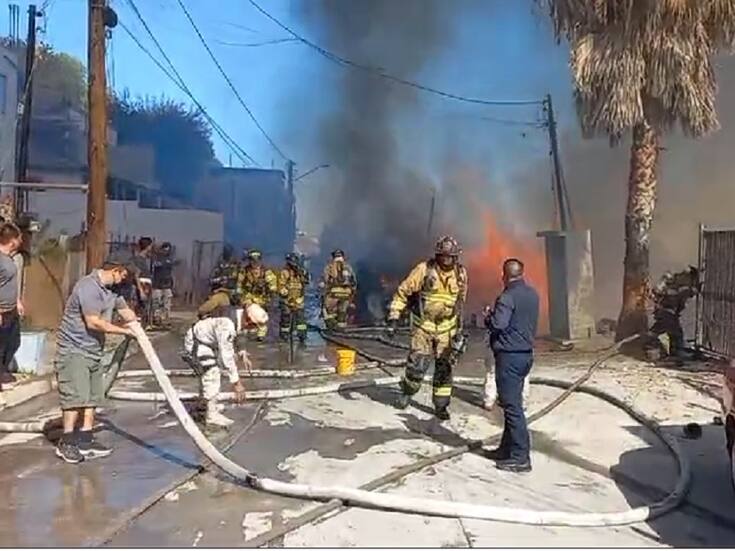 Destruye incendio 3 viviendas en Camino Verde