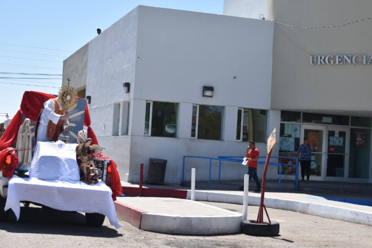 Realizan misa de Jueves Santo a puerta cerrada en la Catedral