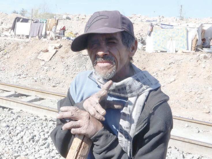 Con cobijas y refugios improvisados, migrantes resisten bajas temperaturas en Hermosillo