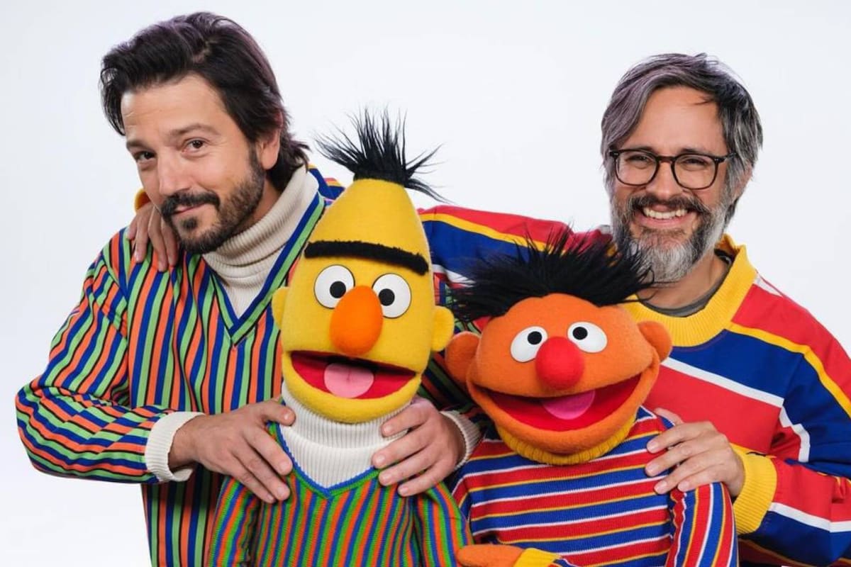 Diego Luna y Gael García Bernal compiten con Beto y Enrique de Plaza Sesamo