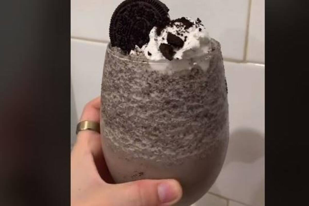 Repostera se hace viral en TikTok al dar receta de frappé de Oreo