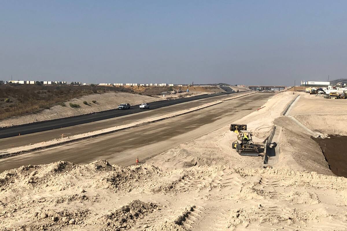 Avanza construcción de garita de Otay 2 con pavimentación