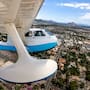 Avión anfibio de la Segunda Guerra Mundial aterriza de emergencia en una calle de Phoenix tras falla en el motor; tres pasajeros salieron ilesos