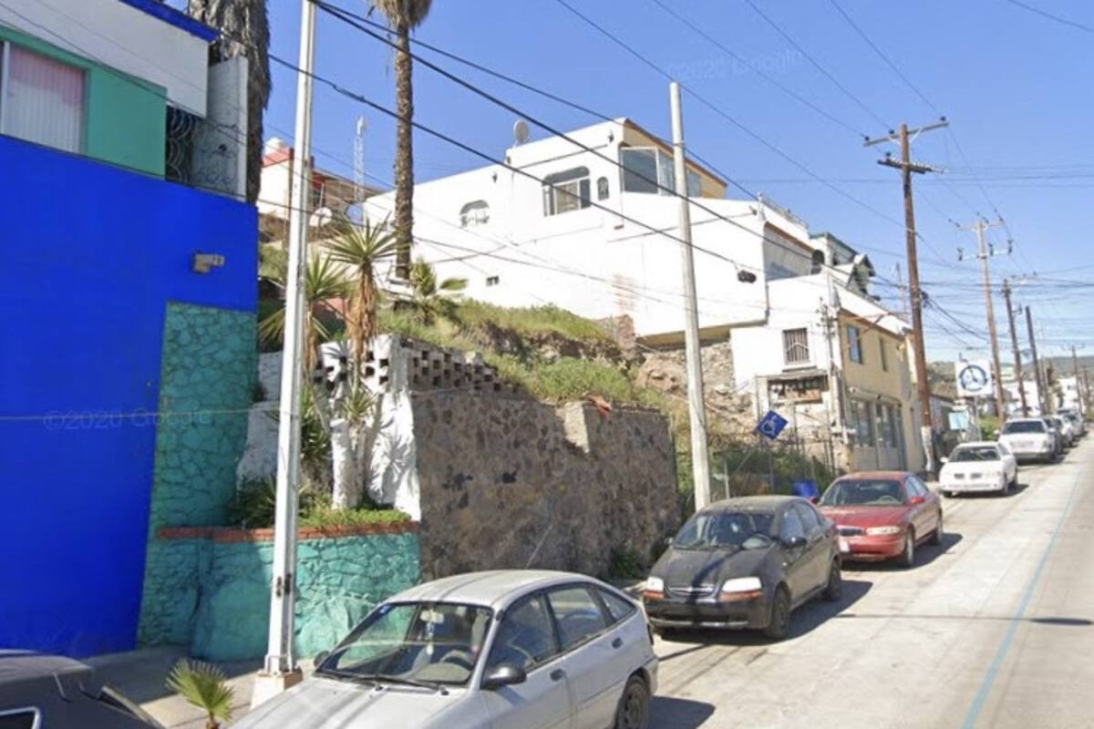 Matan a hombre y lo cuelgan en una regadera