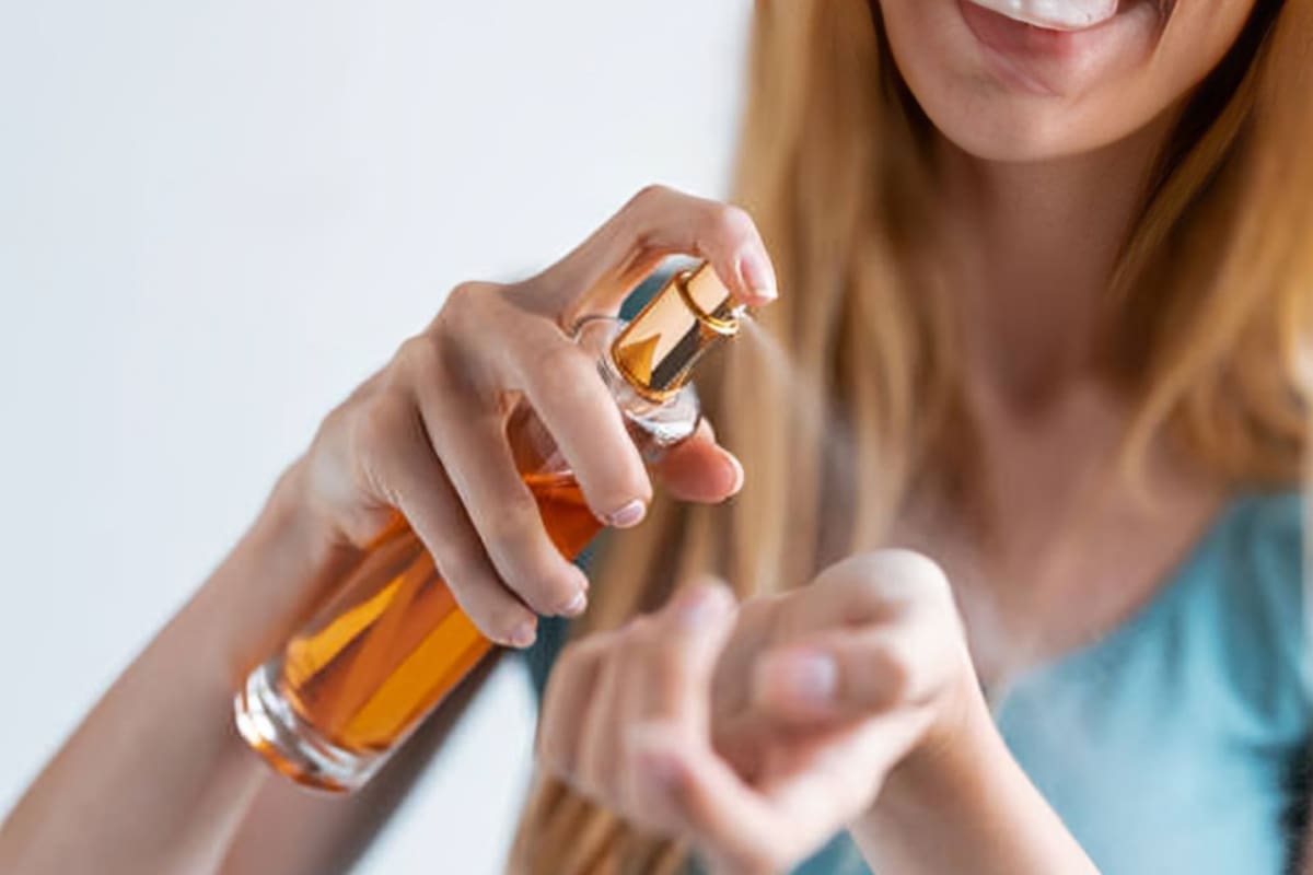 ¿Pueden los perfumes con feromonas mejorar mi atractivo?