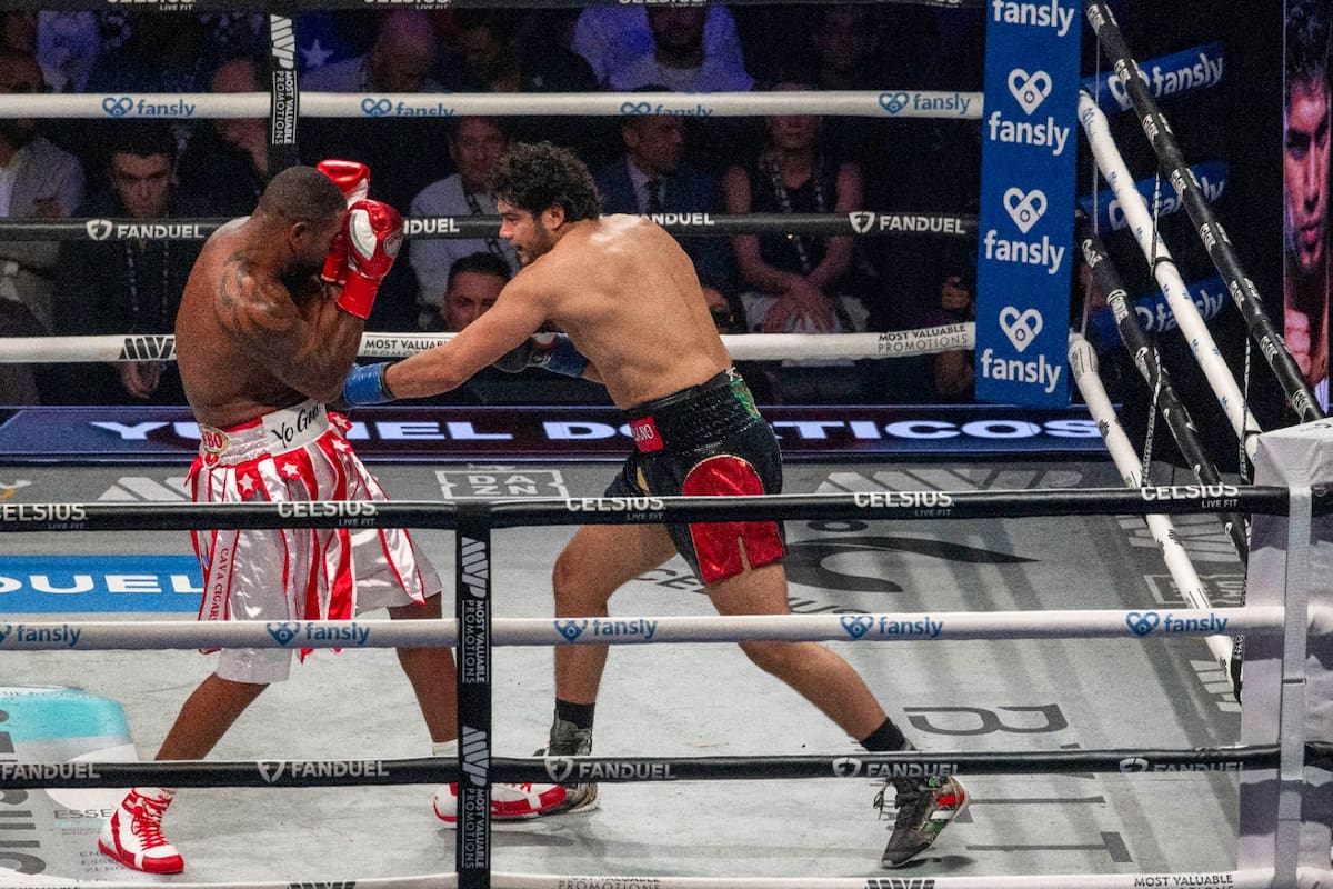 “Zurdo” Ramírez unifica títulos Crucero OMB y AMB con dominante victoria sobre Dorticos