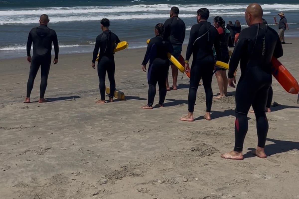 Intensa preparación en el mar: 32 aspirantes buscan convertirse en salvavidas en Rosarito