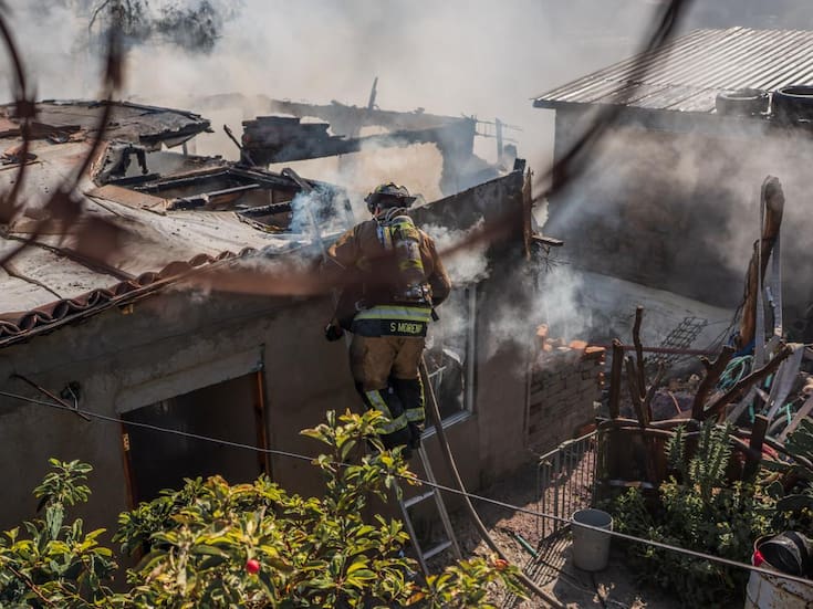 Incendio afecta hogar de madre y dos hijos  en Camino Verde