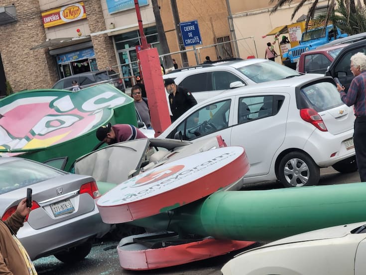 Afectado por caída de espectacular en Waldo’s de la colonia Soler acude a la Fiscalía ante falta de respuesta