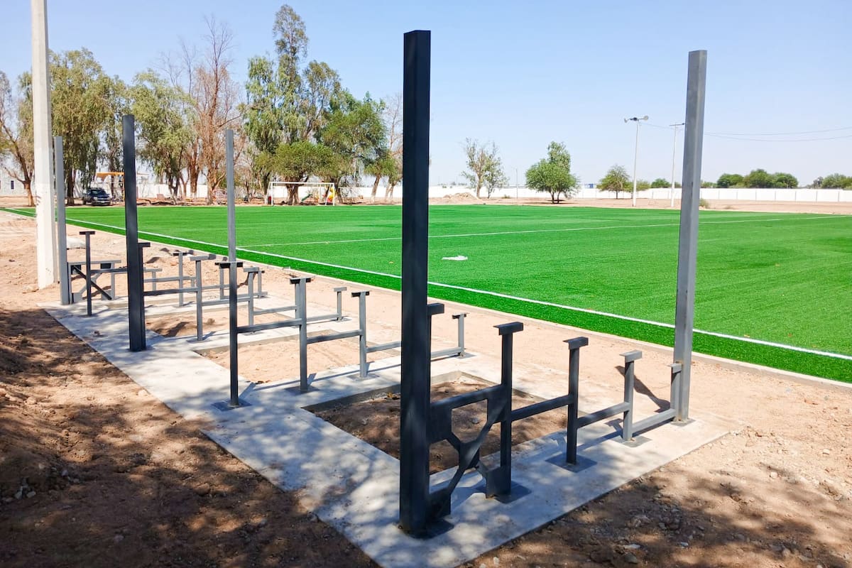 Cancha de la Robledo toma forma; colocación de pasto sintético entra en su etapa final