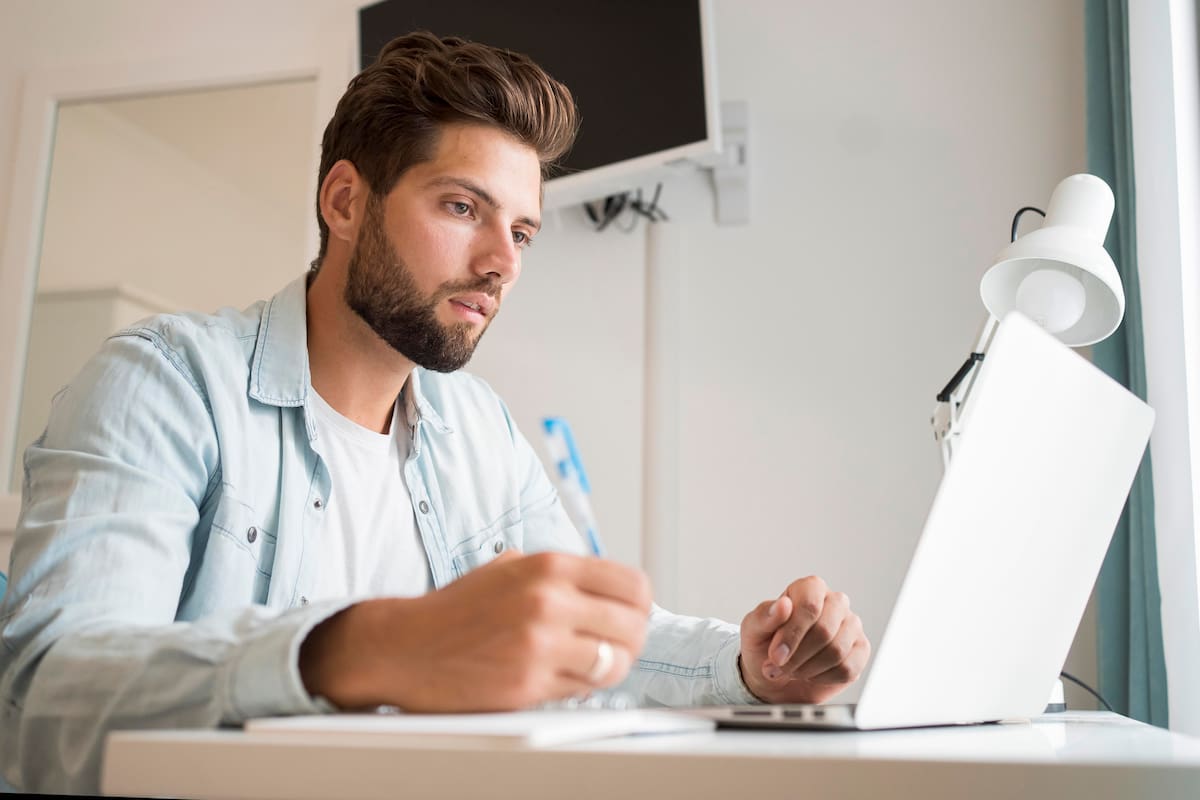 Escribir Mejor y Más Rápido con IA: Una Herramienta para Todos