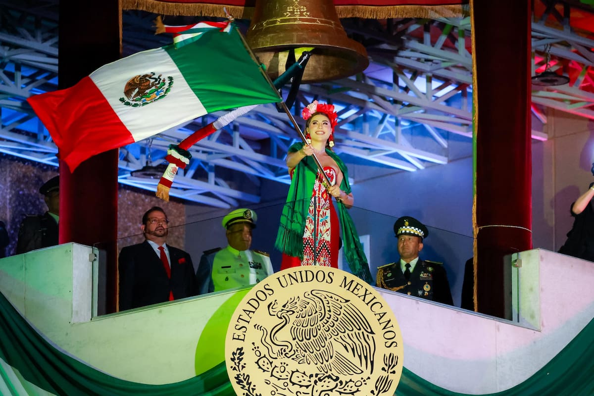 Marina del Pilar encabeza el Grito de Independencia en Mexicali ante miles de asistentes