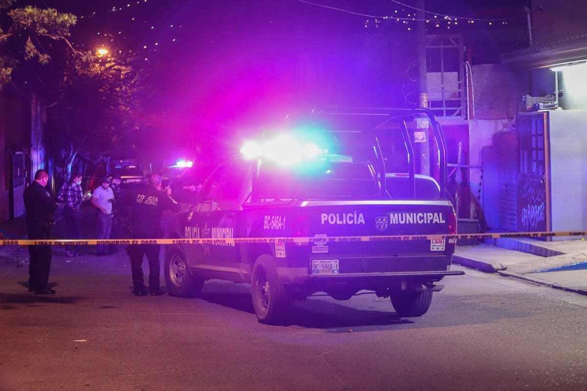 Asesinan a 2 hombres y una mujer