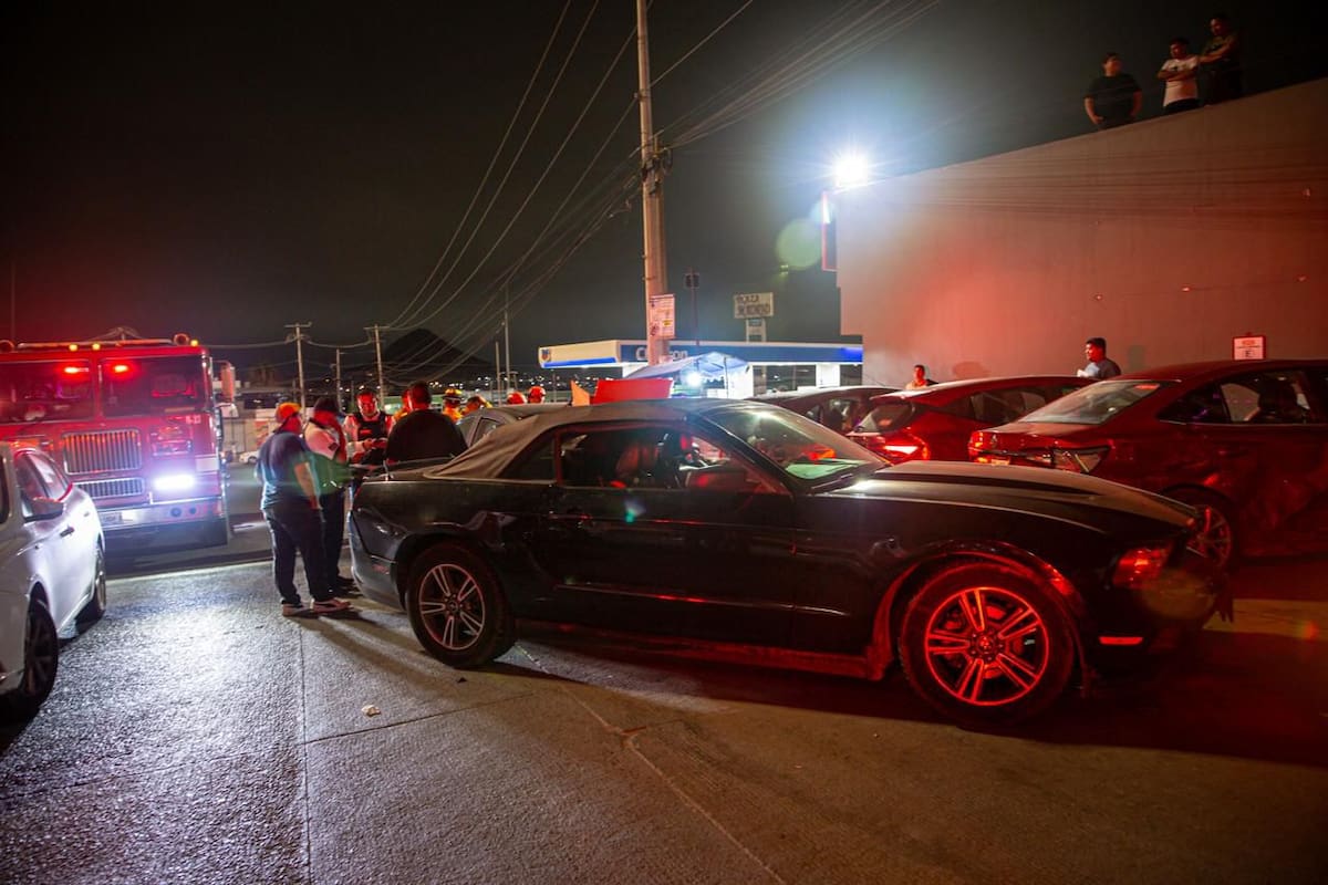 Choque múltiple deja tres heridos en Tijuana