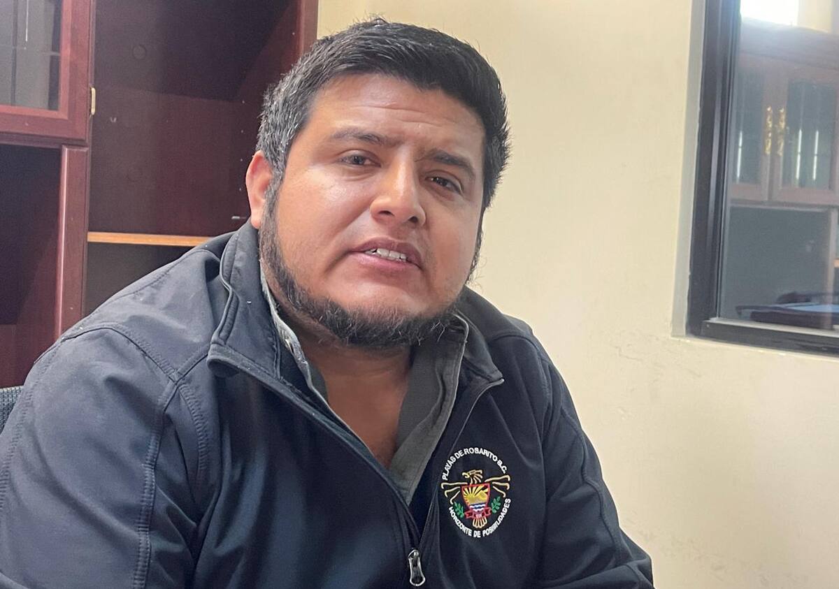 David Méndez Meléndez, Oficial del Registro Civil de Rosarito.