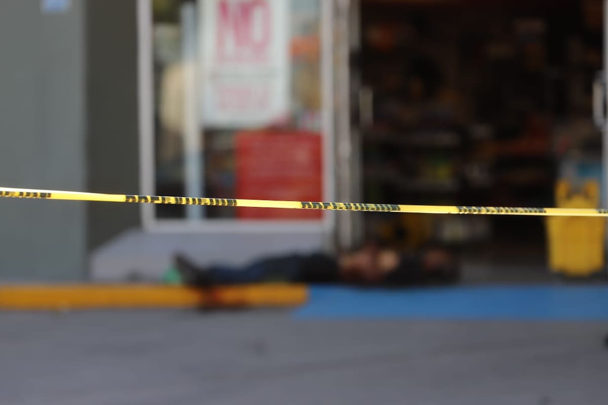 Asesinan a limpiavidrios; arrestan a presunto responsable