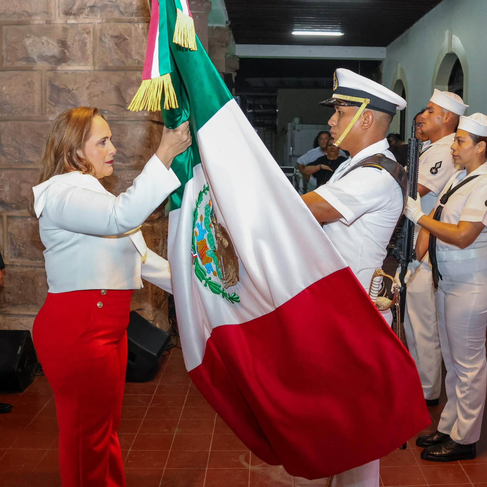 La ceremonia en Guaymas incluyó honores a la bandera y la participación de la Segunda Región Naval.