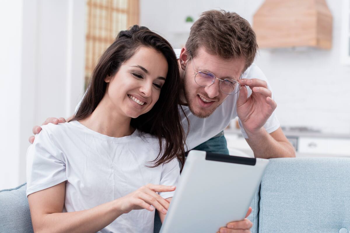 El Infonavit lanza comunicado alentando a sus afiliados a convertir su crédito a pesos