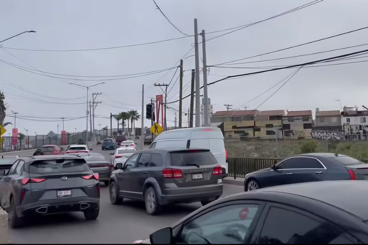 Vialidades de Santa Fe permanecen obstruidas y limitan movilidad, señalan especialistas